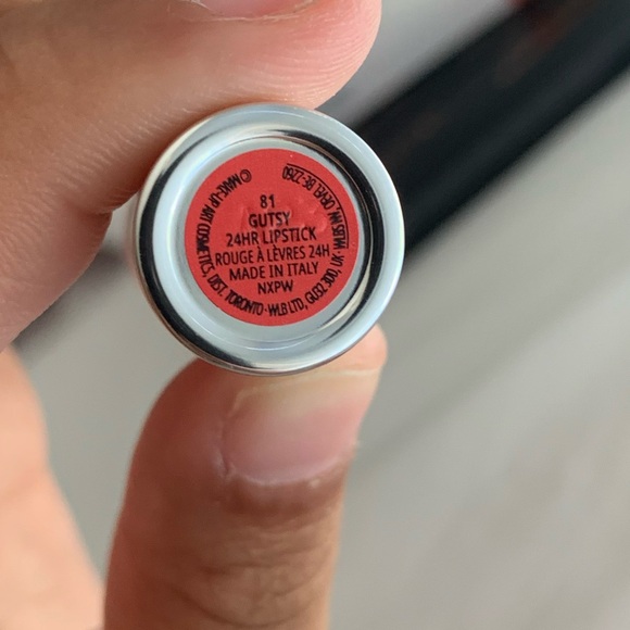 MAC “Gutsy” Locked Kiss lipstick - Picture 4 of 5